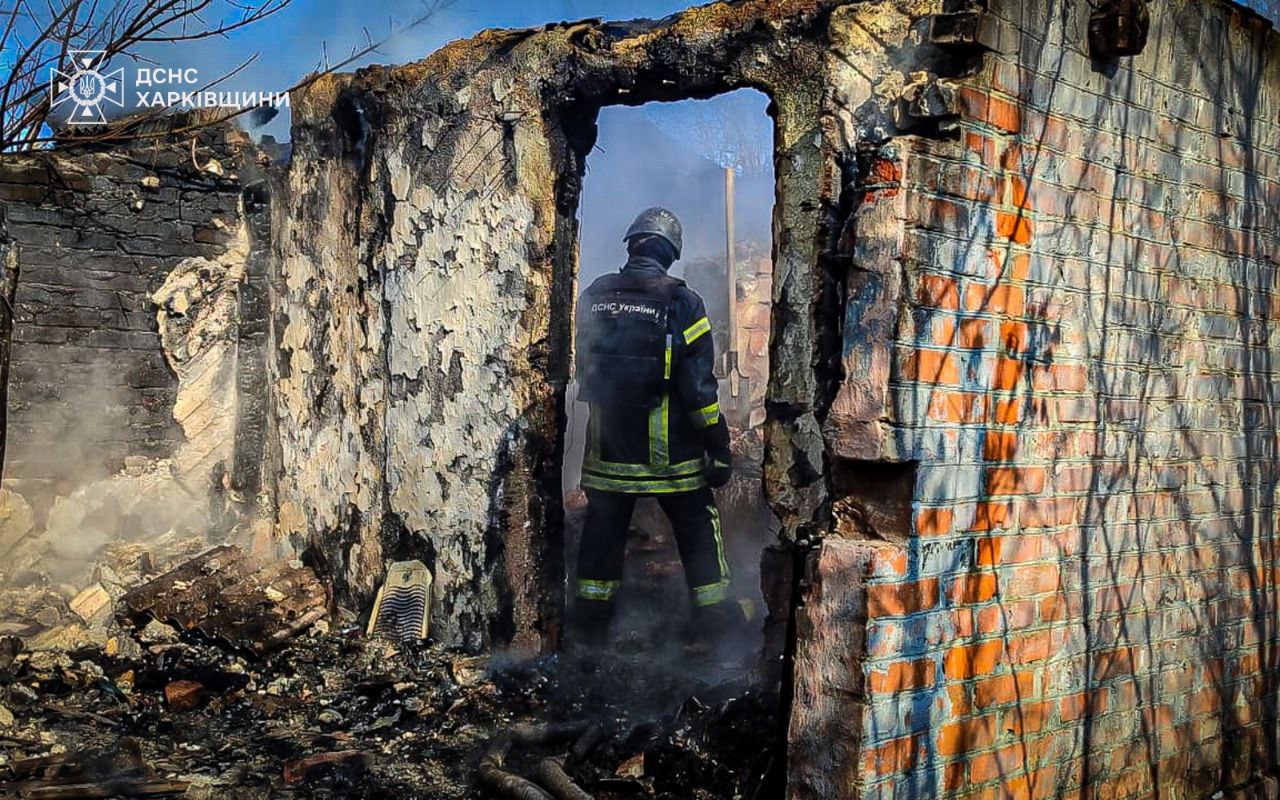 Гасили смертельну пожежу більше чотирьох годин вогнеборці у передмісті: Новини Харковаі